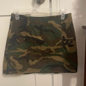 camo short skirt. size: 6 in US. brand: princess polly